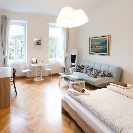 Apartamento Prater Studio Next Fair, Un, Wu And City Center Viena Exterior foto