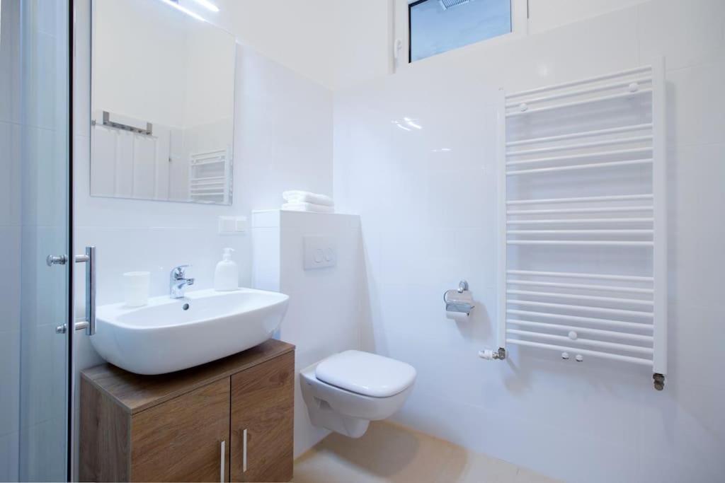 Apartamento Prater Studio Next Fair, Un, Wu And City Center Viena Exterior foto